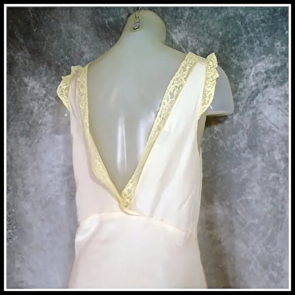 Vintage Pink Rayon Long Nightgown LARGE Size with Lacy Pinafore Ruffle - 1940s - Picture 5 of 13